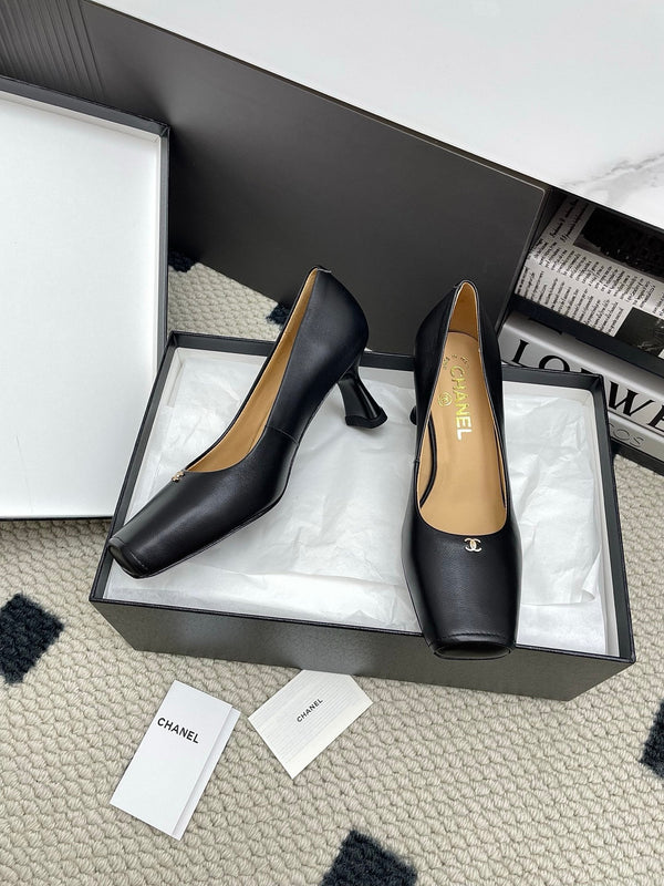 CC Square-Toe Pumps 65mm Black Sheepskin 427015