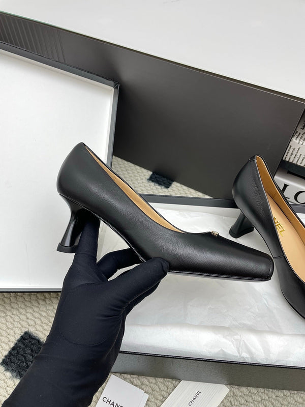 CC Square-Toe Pumps 65mm Black Sheepskin 427015