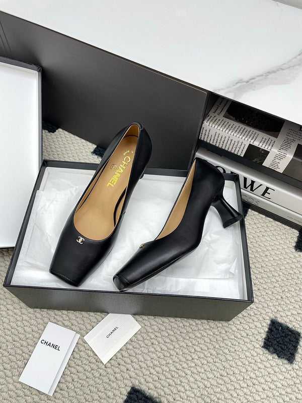 CC Square-Toe Pumps 65mm Black Sheepskin 427015