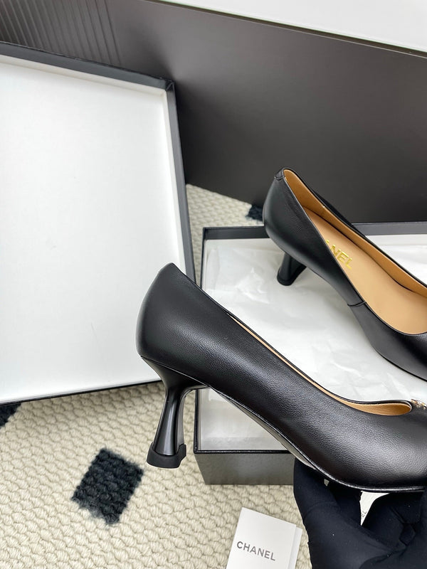 CC Square-Toe Pumps 65mm Black Sheepskin 427015