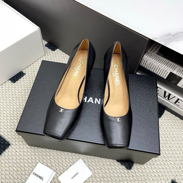 CC Square-Toe Pumps 65mm Black Sheepskin 427015