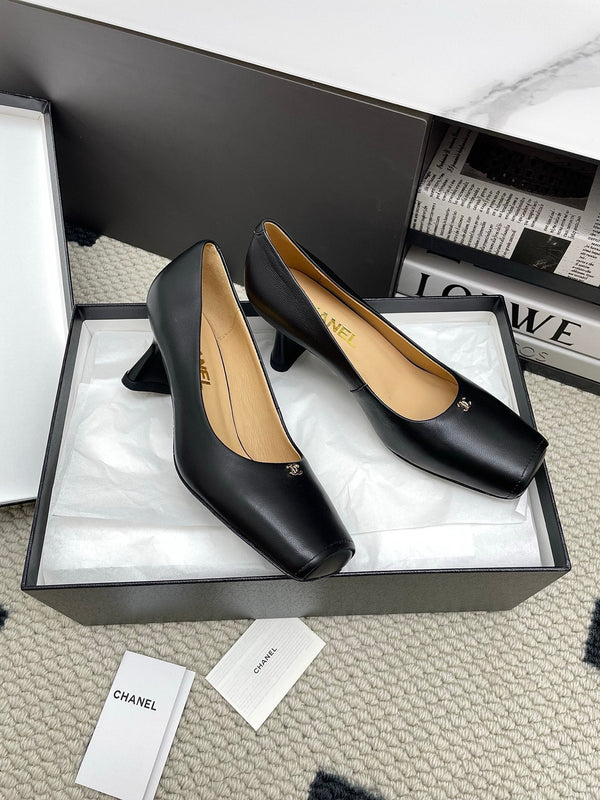 CC Square-Toe Pumps 65mm Black Sheepskin 427015
