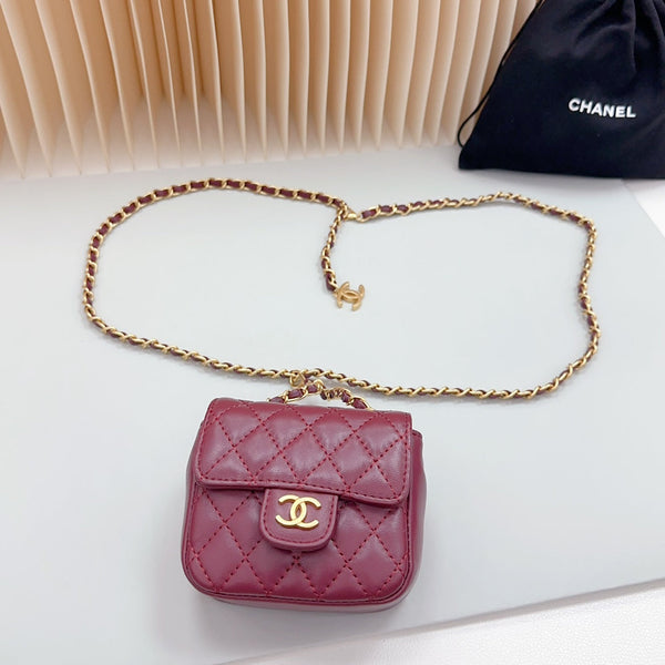 borsa in pelle di agnello trapuntata rosso scuro con cintura a catena cc