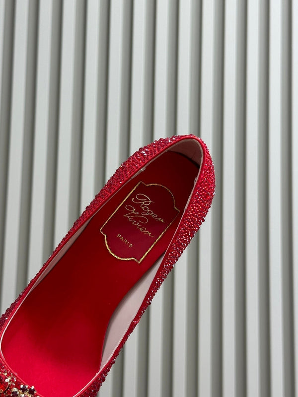 Décolleté con fibbia in strass a forma di fiore 85 in pelle rossa con cristalli