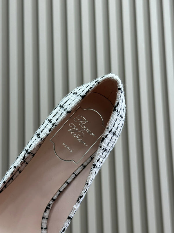 Flower Strass Buckle Pump 85 White Black Fabric