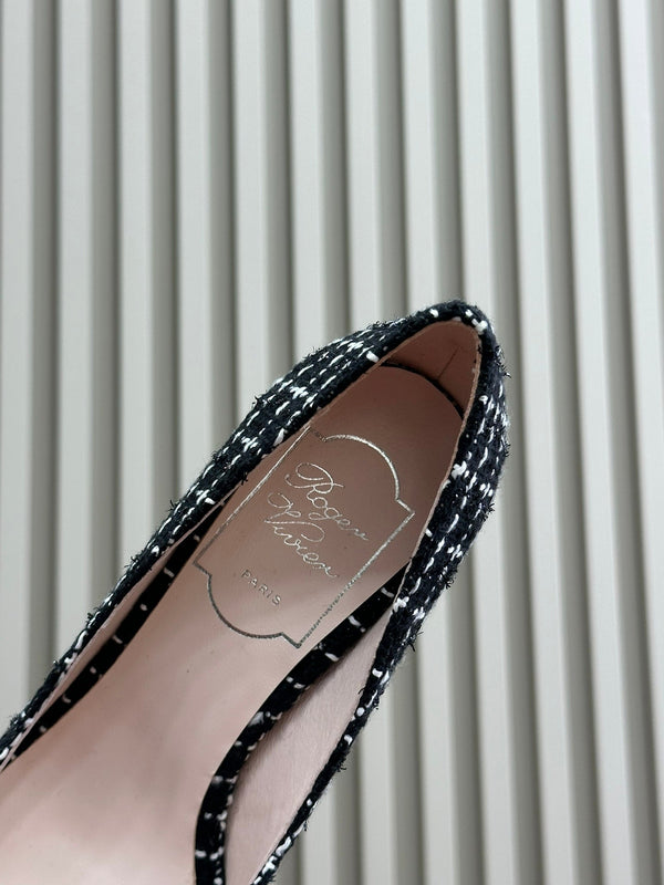 Flower Strass Buckle Pump 85 Black White Fabric