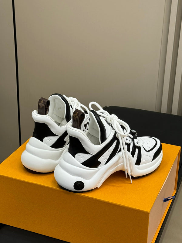 Sneaker LV Archlight in pelle di vitello bianca e nera