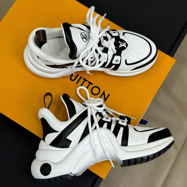 Sneaker LV Archlight in pelle di vitello bianca e nera
