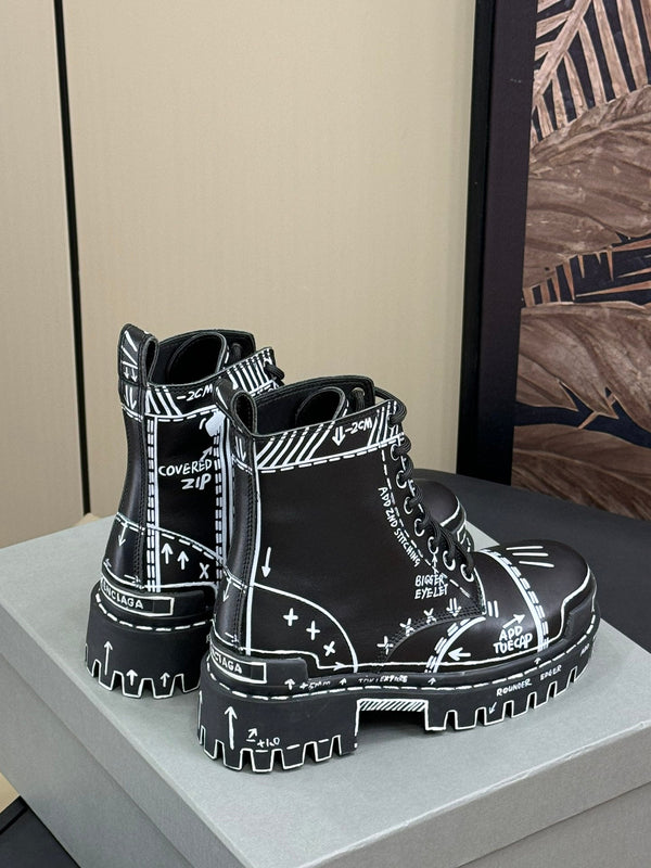 CHUNKY BOOTS IN BLACK SMOOTH CALFSKIN WHITE PRINT