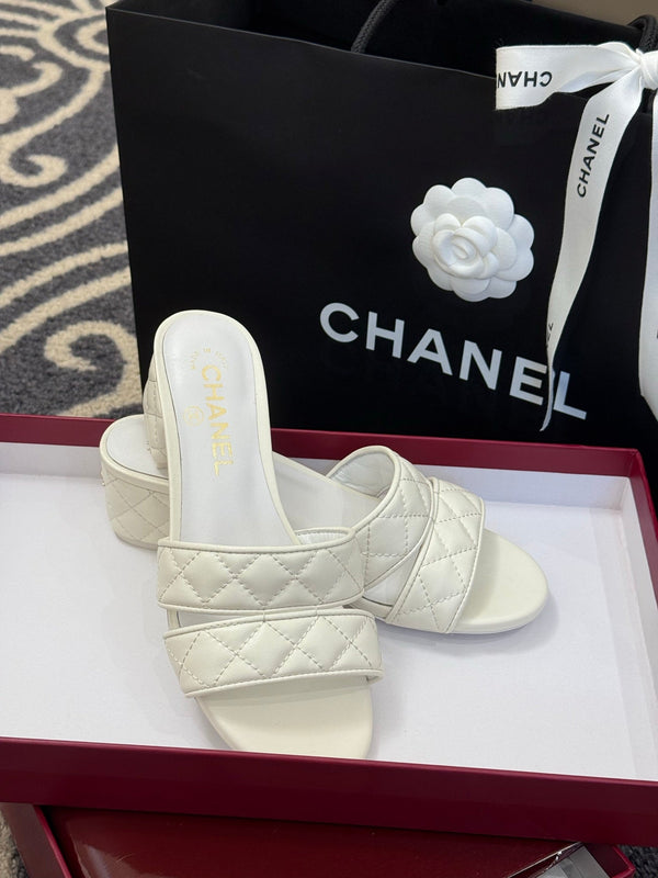 CC 25SS Honey Slippers 5cm White Lambskin 319637