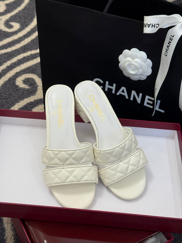 CC 25SS Honey Slippers 5cm White Lambskin 319637