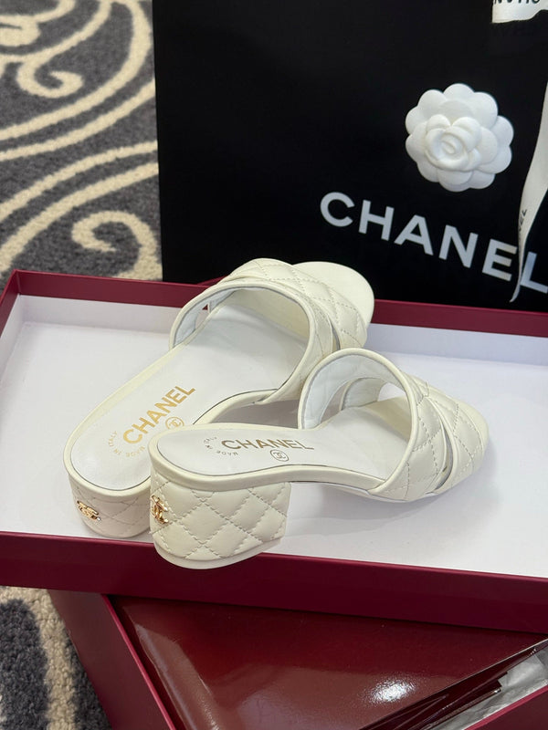 CC 25SS Honey Slippers 5cm White Lambskin 319637