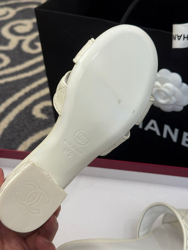 CC 25SS Honey Slippers 5cm White Lambskin 319637