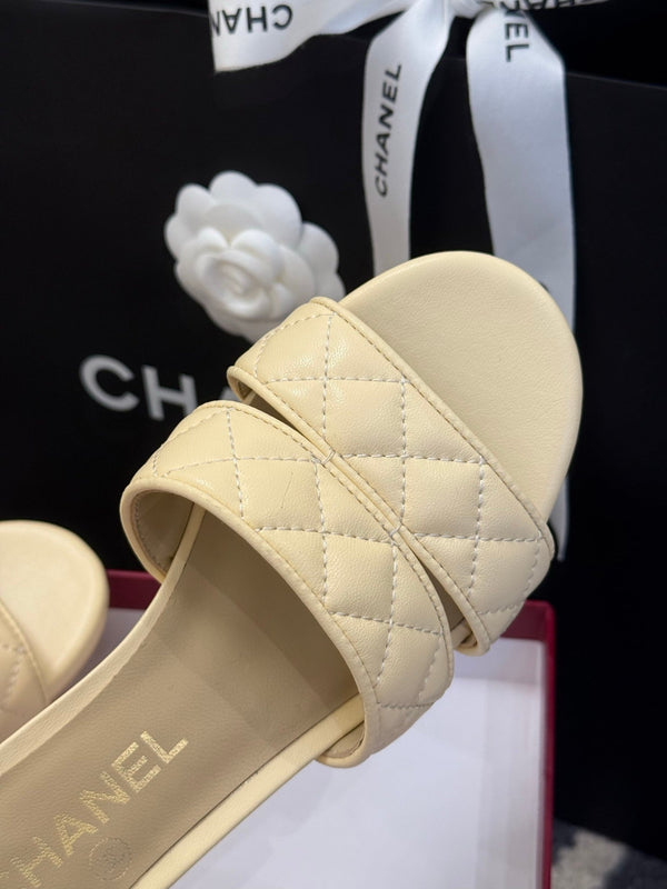 CC 25SS Honey Slippers 5cm Beige Lambskin 319638