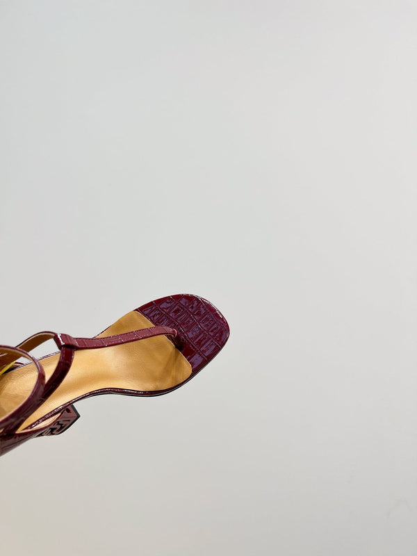 FENDI HIGH-HEELED 10 CM IN SANGRIA RED GLOSSY LAMBSKIN WITH GOLD HARDWARE