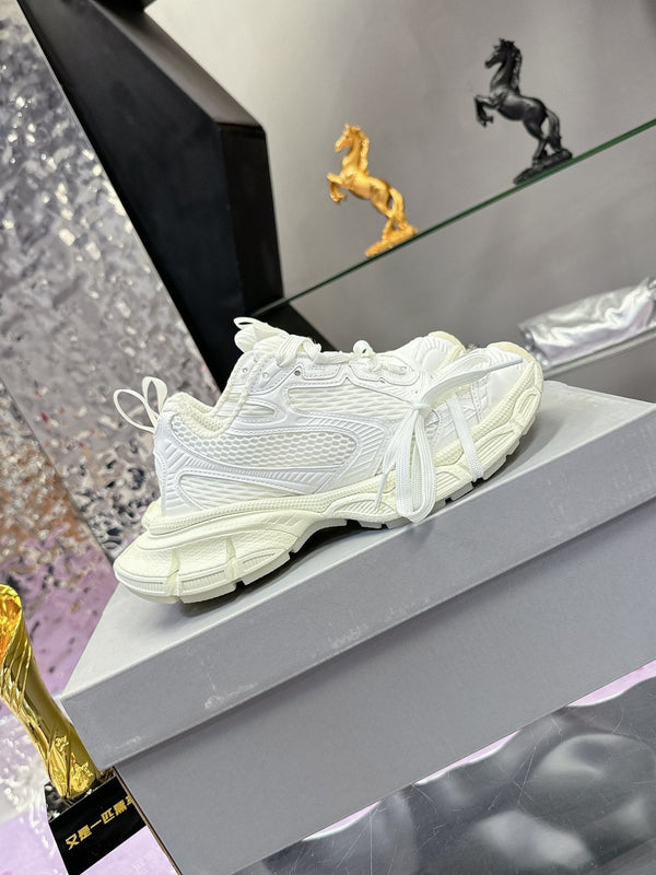 3XL SNEAKER IN WHITE MESH AND POLYURETHANE