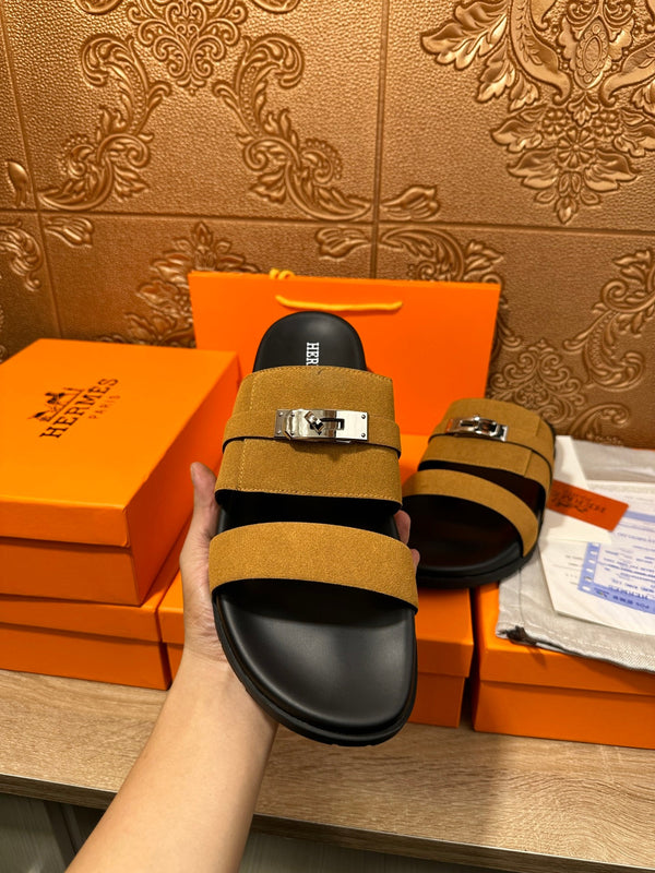 HM JACKSON SANDAL AMBER SUEDE