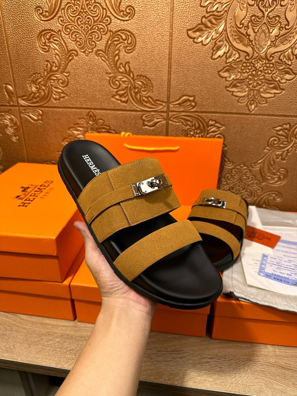 HM JACKSON SANDAL AMBER SUEDE