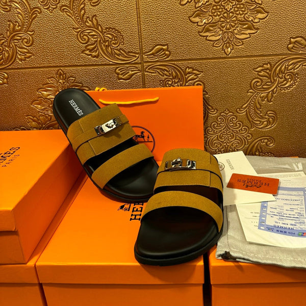 HM JACKSON SANDAL AMBER SUEDE