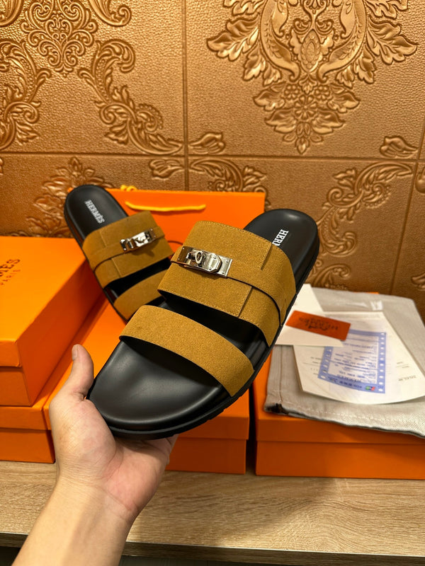 HM JACKSON SANDAL AMBER SUEDE