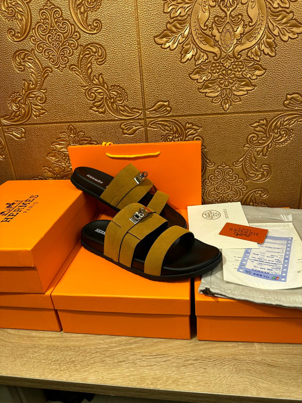 HM JACKSON SANDAL AMBER SUEDE