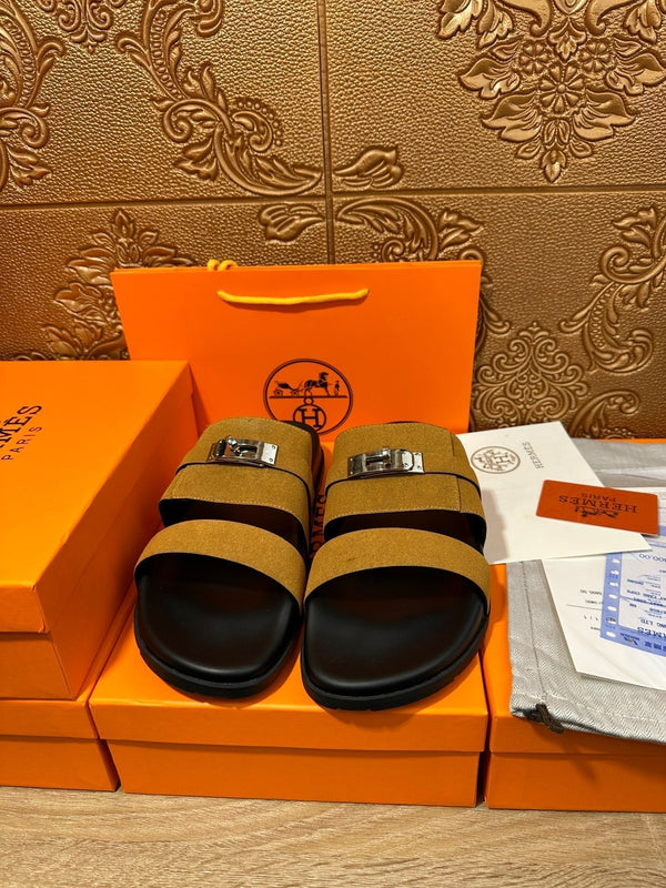 HM JACKSON SANDAL AMBER SUEDE