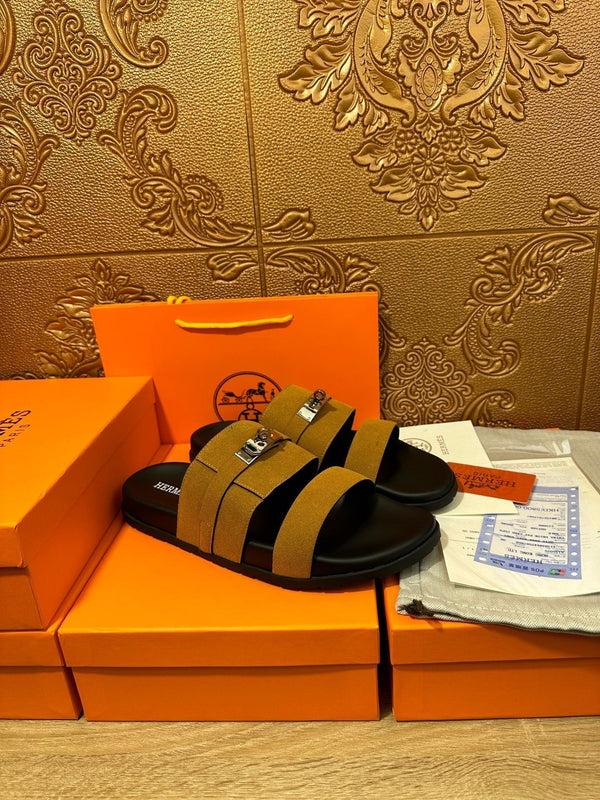 HM JACKSON SANDAL AMBER SUEDE