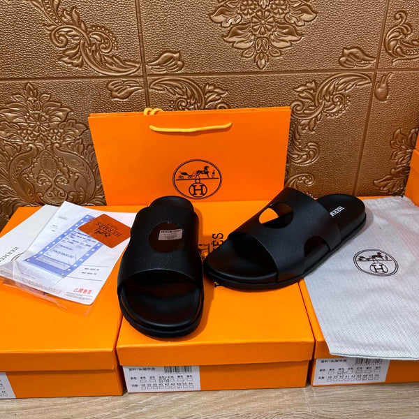 HM CIRCLE CUT SANDAL BLACK CALFSKIN