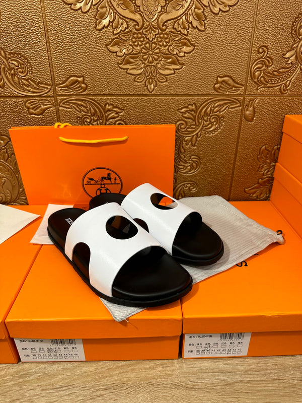 HM CIRCLE CUT SANDAL BLACK AND WHITE CALFSKIN