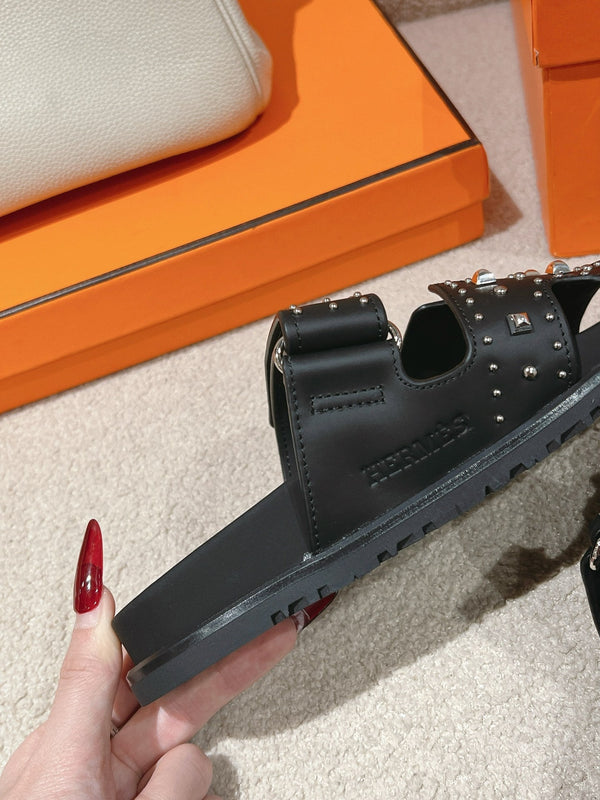 SANDALO CYPRUS IN VITELLO NERO CON CRISTALLI