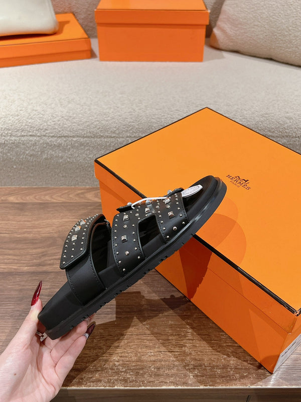 SANDALO CYPRUS IN VITELLO NERO CON CRISTALLI