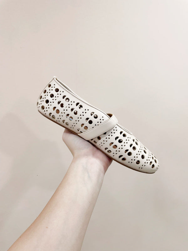 ALAIA HOLLOW BALLET FLAT IN BEIGE LAMBSKIN