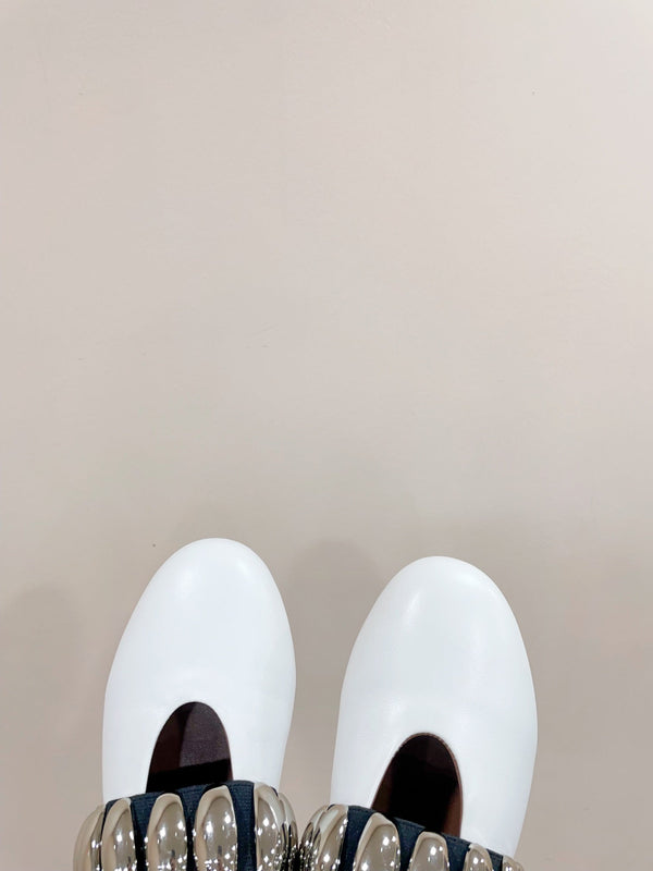 ALAIA TRIBALE BALLET FLATS IN WHITE LAMBSKIN