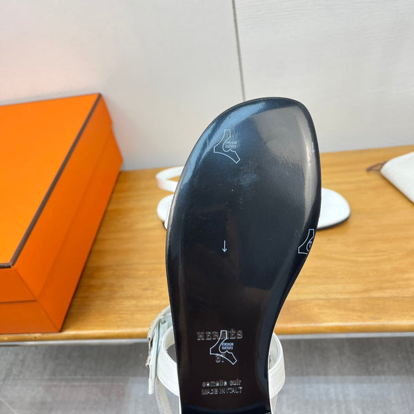 SANDALO CON FIBBIA IN PELLE DI VITELLO BIANCA