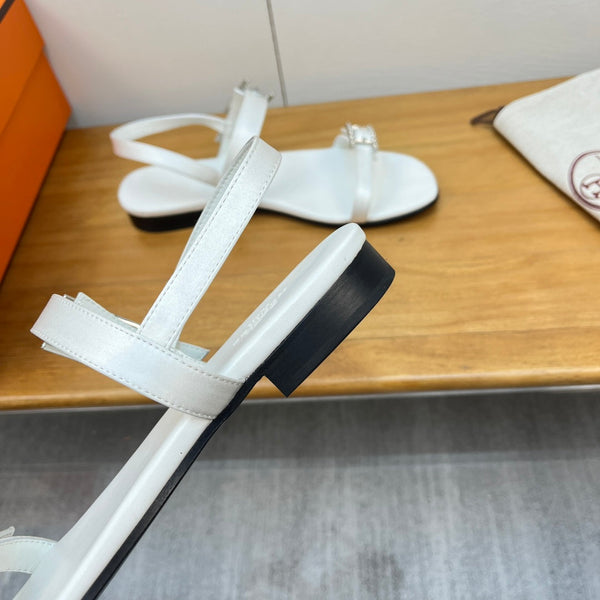 SANDALO CON FIBBIA IN PELLE DI VITELLO BIANCA