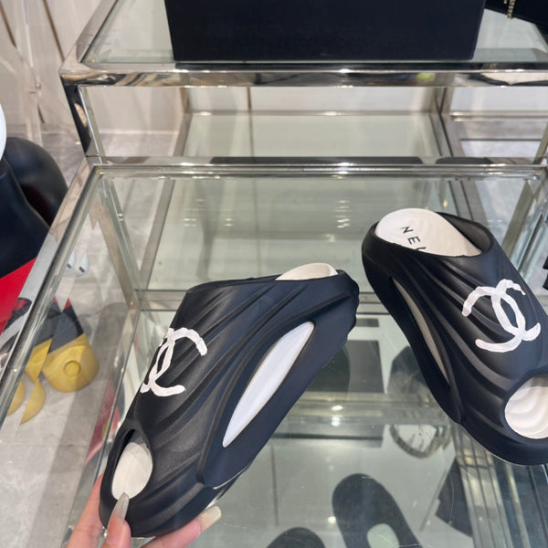 CC Slippers Black and White Foam 204131