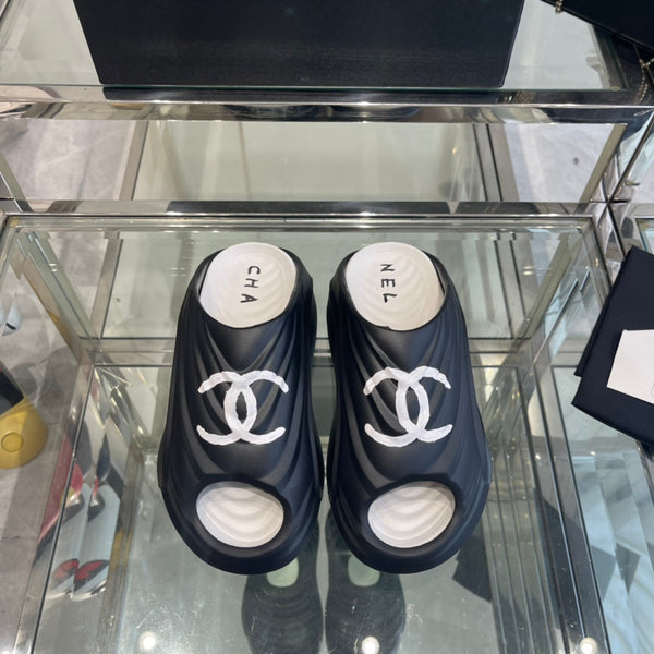 CC Slippers Black and White Foam 204131