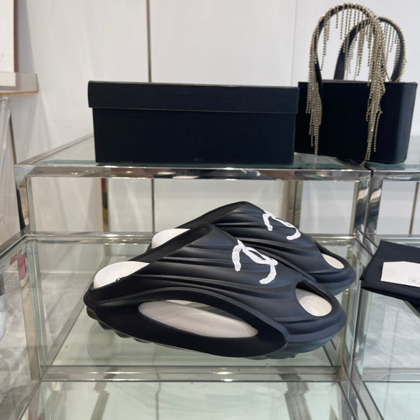 CC Slippers Black and White Foam 204131