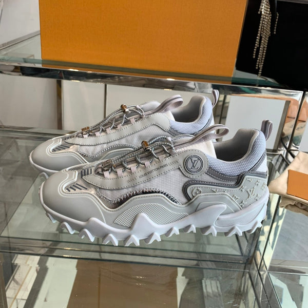 Sneaker LV Rush 40mm in pelle di vacchetta grigia