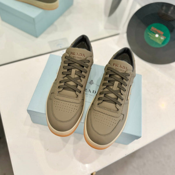 SNEAKERS PRA DOWNTOWN PERFORATE IN PELLE DI VITELLO OLIVA