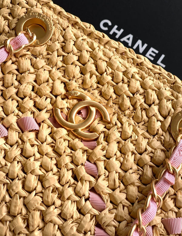 Borsa shopper con logo CC e catena 23 cm in rafia beige rosa GHW