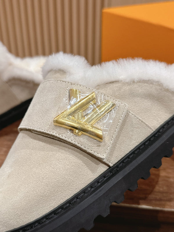 Zoccoli LV Cozy Flat Comfort in pelle scamosciata beige con fodera in pelliccia