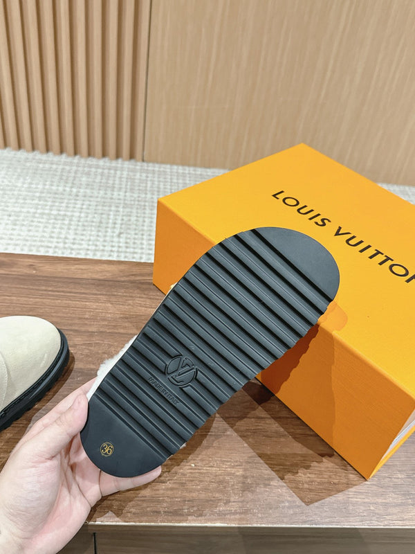 Zoccoli LV Cozy Flat Comfort in pelle scamosciata beige con fodera in pelliccia