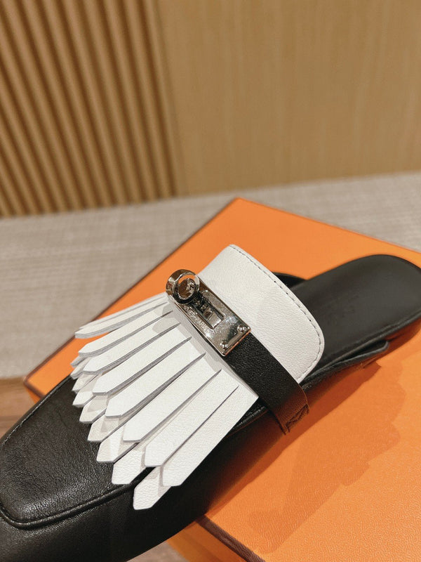 OZ Mule con frange nere/bianche