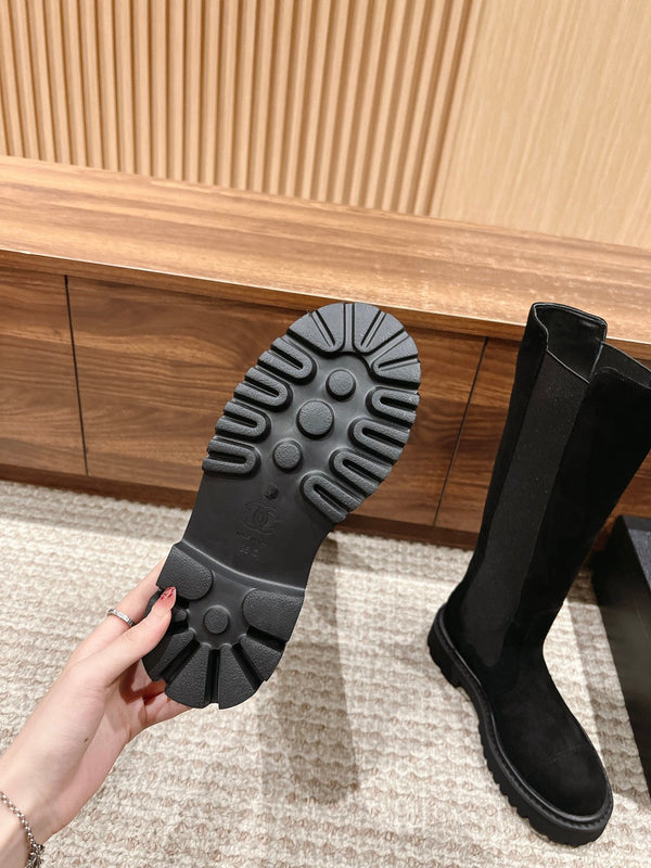 Stivali alti Chelsea CC in pelle scamosciata nera 937070