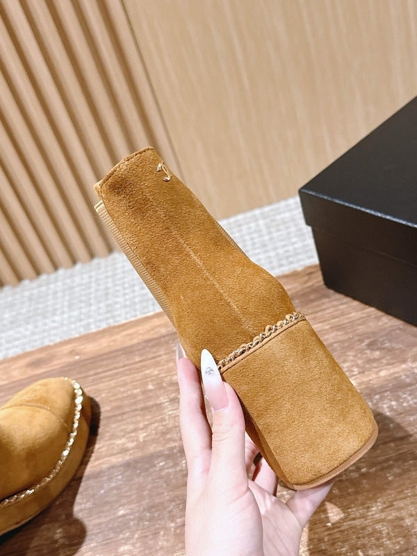 CC 25 Chelsea Ankle Boots With Chain 85mm Beige Suede 428221