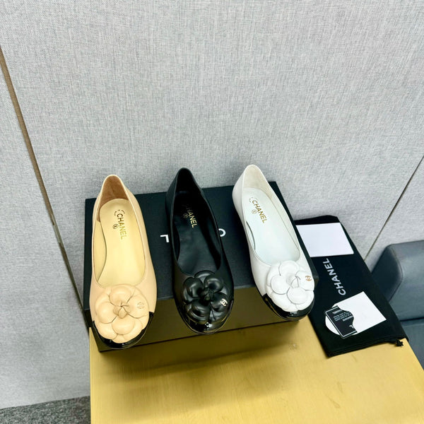 CC 25P Ballet Flat Flower Beige Calfskin Black Patent Calfskin
