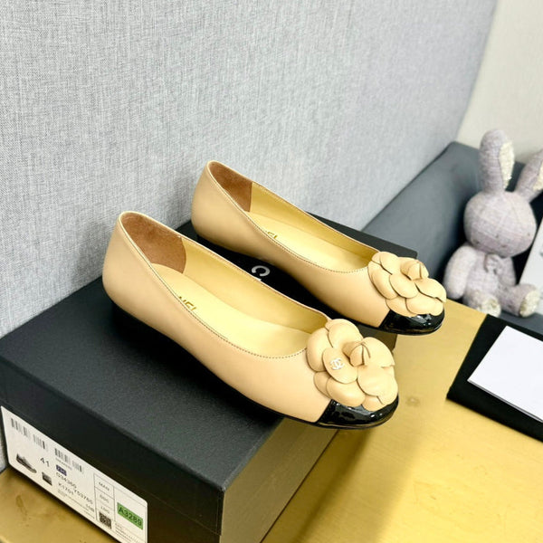 CC 25P Ballet Flat Flower Beige Calfskin Black Patent Calfskin