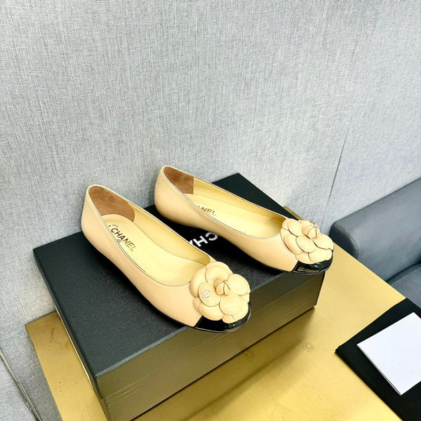 CC 25P Ballet Flat Flower Beige Calfskin Black Patent Calfskin