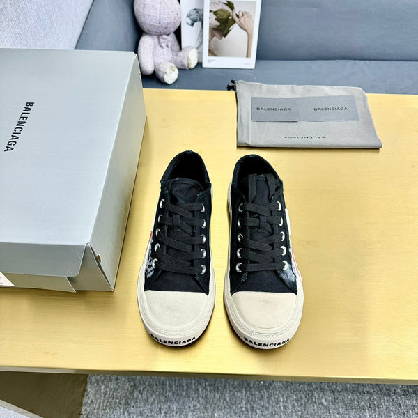 SNEAKERS IN TELA NERA CON LOGO GRAFFITI